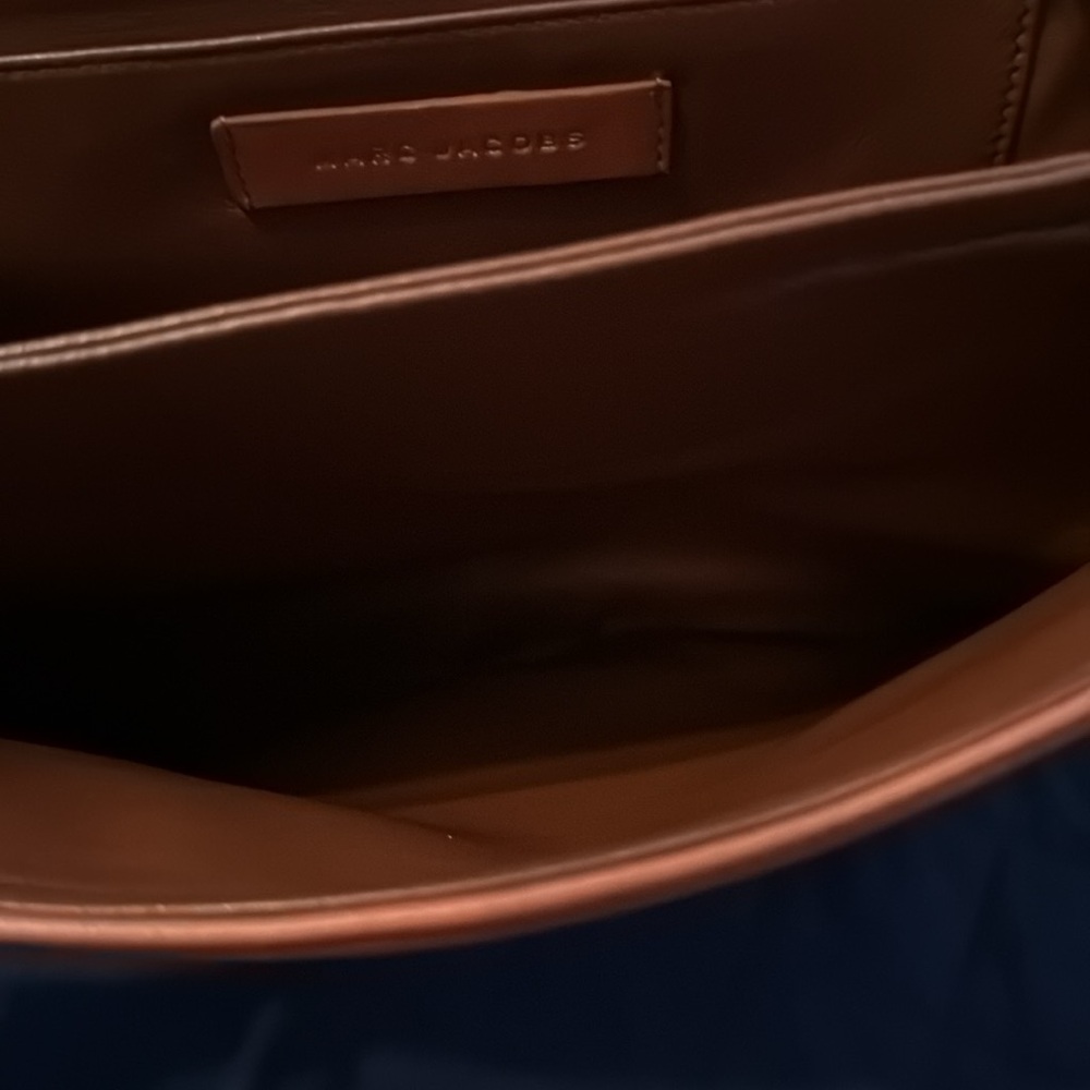Marc Jacobs Leather Messenger Bag, Gold Tone Hardware, Clasp Closure - Picture 7 of 13